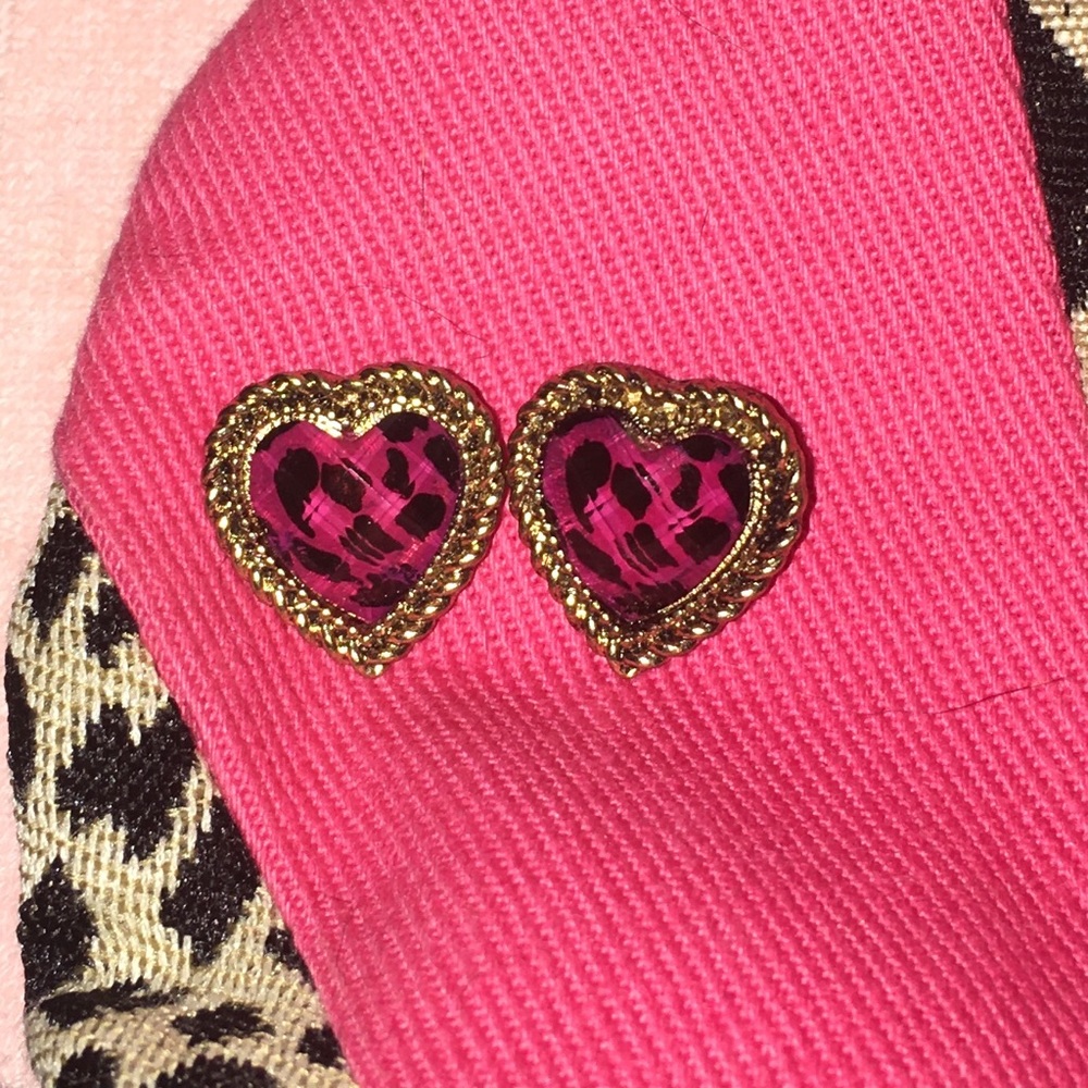 💖NWOT Betsey Johnson Leopard Heart Earrings!💖
